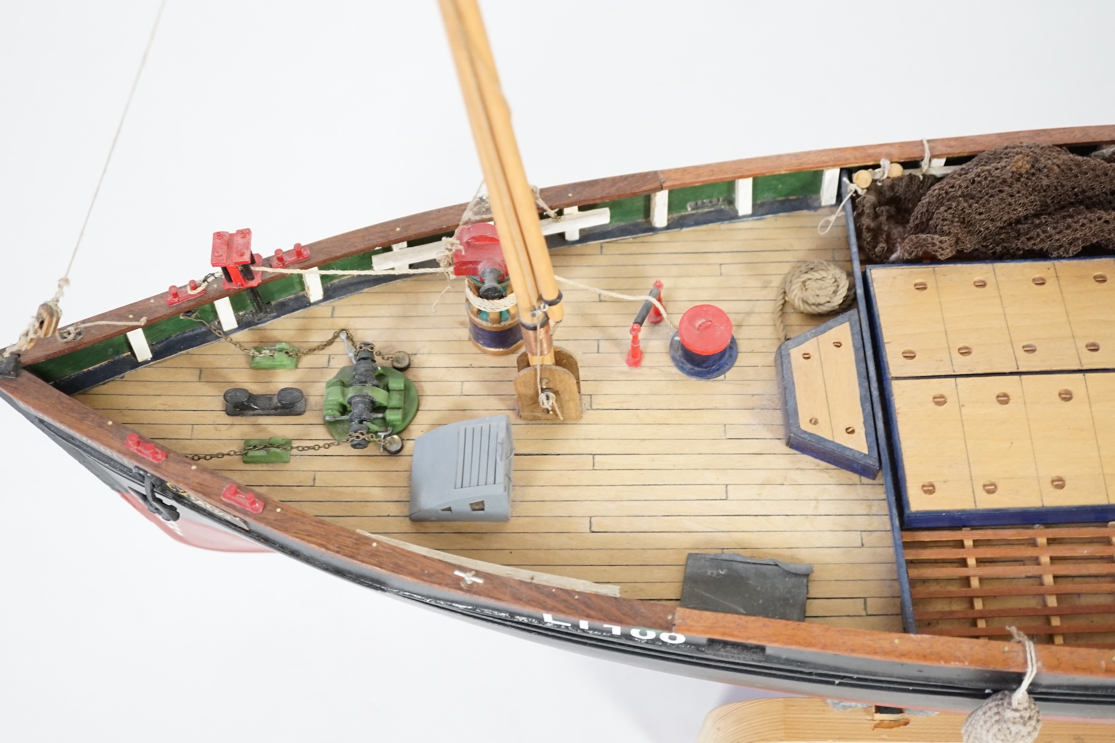 A kit-built Maxwell Hemmens pond yacht style model of a herring drifter, LT100, 120cm long